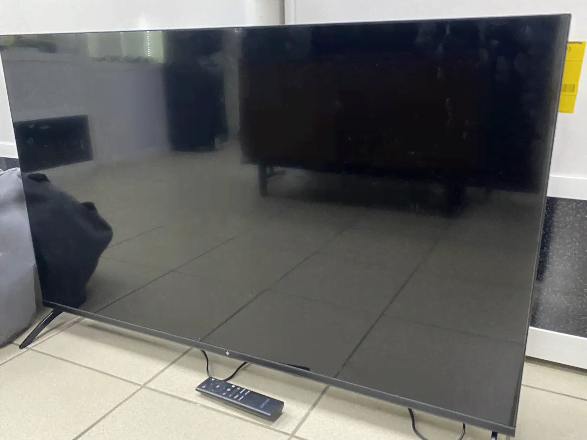 Телевизор DEXP 43UCS1 черный,43" (108 см)